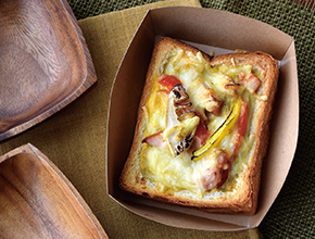 スモークチキンと筍のグリーンカレーパンキッシュ