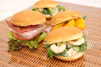 具材たっぷりド－ナツサンド